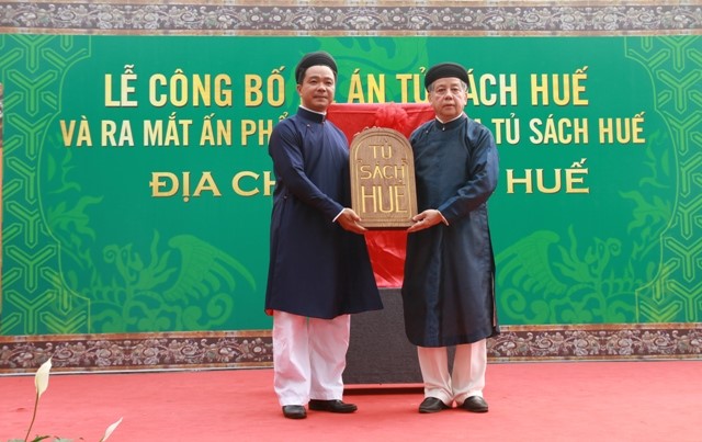 Announcement of Hue Bookcase project and launch of Hue Cultural Chorography