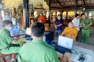  Buddhist pagoda in Bac Lieu proactively supports program issuing electric ID cards to Khmer people 