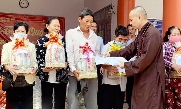 VBS in Dong Nai brings supports to poor locals ahead of Tet