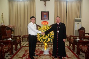  Government Religious Committee official extends Easter visit to Archbishop of Hanoi