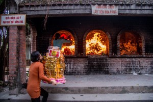 Improper incense offering and burning of votive paper at festivals can be fined up to 500,000 VND