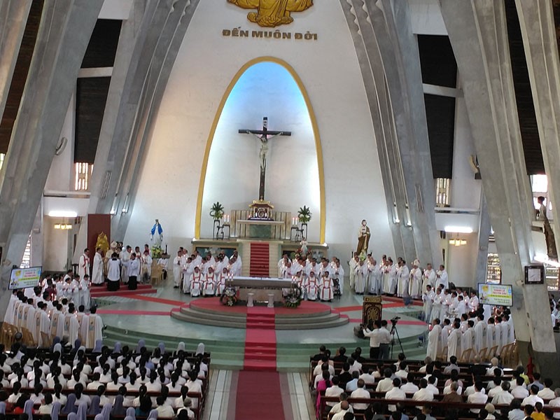  Chrism Mass on Holy Thursday at Hue Archdiocese