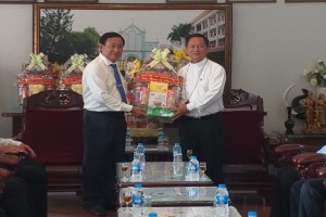 Provincial authorities of An Giang, Ca Mau extend Easter greetings to local Christians