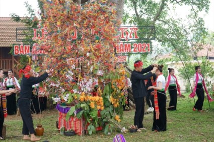 Het Cha festival in Moc Chau