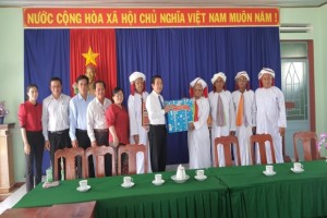 Ninh Thuan provincial leaders congratulate local Muslims on Ramuwan festival