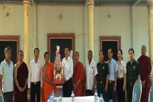 Officials of Tay Ninh provincial government visit Khmer &Ta Mun communities on Chol Chnam Thmay festival