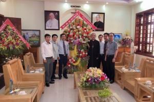 Ha Tinh provincial government extends congratulation to new Apostolic Administrator of Ha Tinh Diocese