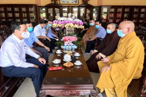 Authorities in Ba Ria Vung Tau’s Phu My provincial city extends visits to Buddhist dignitaries on Buddha’s Birthday