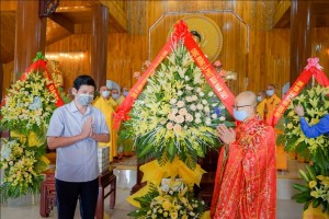 Quang Binh authorities extends visits to local Buddhist dignitaries on occasion of Buddha’s Birthday 