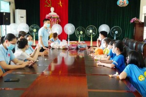 Hai Phong Caritas present gifts to disadvantaged children on International Children's Day