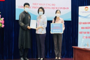 Pure-land Buddhist Association supports 300 million VND to Covid-19 prevention fund