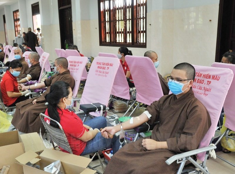 Students of Vietnam Buddhist Institute in Ho Chi Minh City join blood donation program 