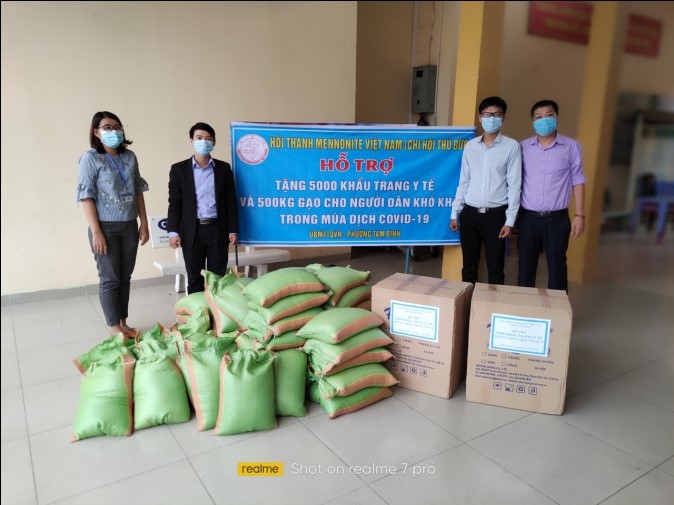 Mennonite church chapter in Ho Chi Minh supports facemasks, rice to poor people