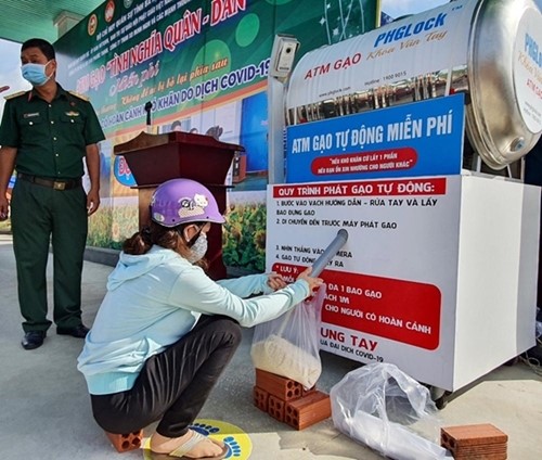 Ba Ria City’s armed forces launches rice ATM for needy locals