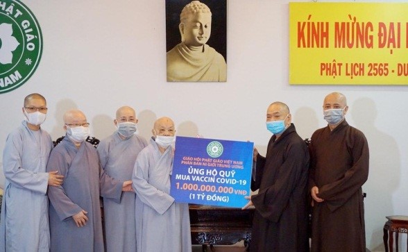 VBS Nun Affairs Sub-committee donates 1 billion VND to Covid-19 vaccine fund