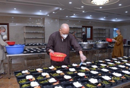 Vinh Nghiem pagoda in Ho Chi Minh City daily offers 10,000 meals to medical force in hospitals