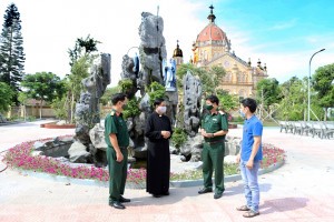 Soldiers and lay Catholics in Nghia Hung well perform mass mobilization work