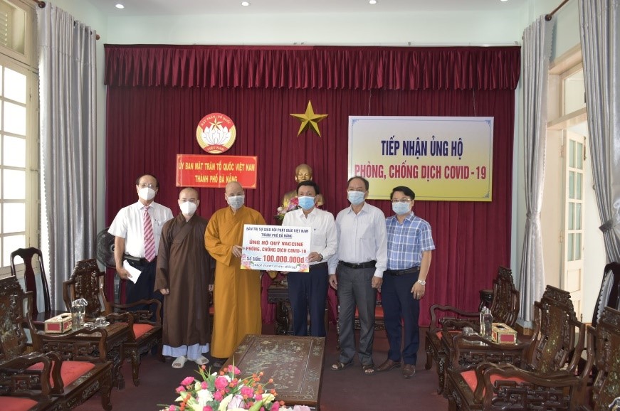 VBS in Da Nang donates 100 million VND to Covid-19 vaccine fund