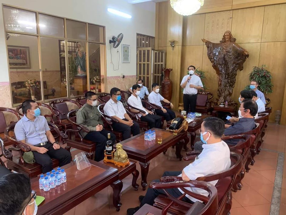 Priests and seminarians of Xuan Loc diocese join Covid-19 treatment medical force