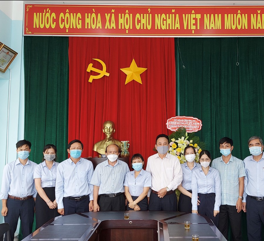 Home affairs in Gia Lai extends congratulations to provincial religious committee on its traditional Day