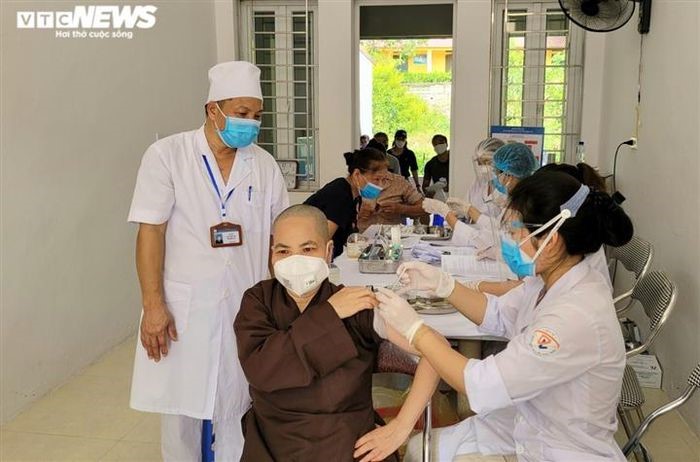 130 religious dignitaries in Bac Ninh receive Covid-19 vaccination