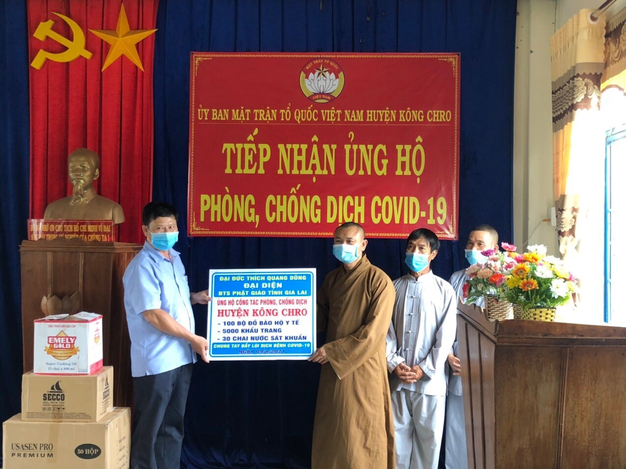 VBS in Gia Lai sent support supplies to anti-epidemic frontline