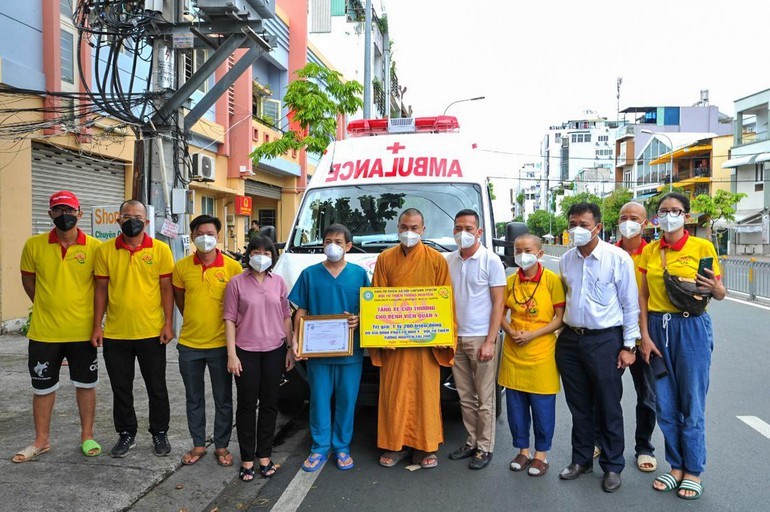 Buddhist temples present medical equipment treatment of Covid-19 infected cases 