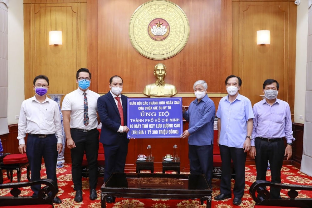 Church of Jesus Christ of Latter-day Saints presents 10 high-flow oxygen ventilators to Ho Chi Minh City