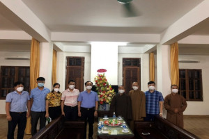 Religious committee in Ha Tinh extends congratulation visit to VBS Chapter on Vu Lan festival