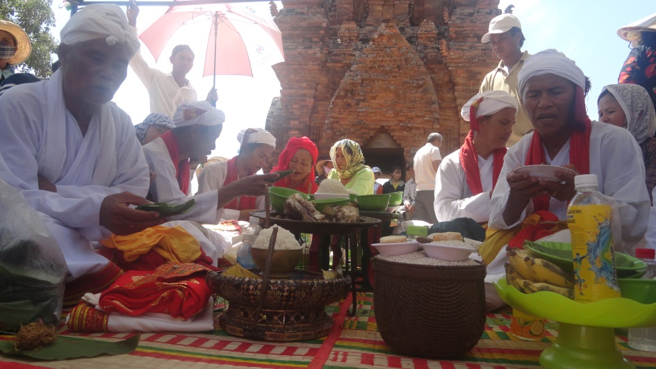 Festivals of Cham people at towers and temples in 2021-2022