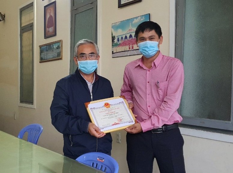 Authorities in Lam Dong honour religious volunteers for their contribution to Covid-19 prevention work