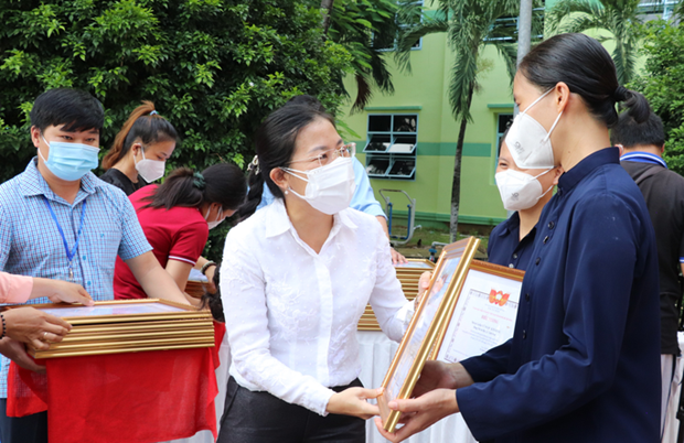  HCM City honours religious volunteers in COVID-19 fight