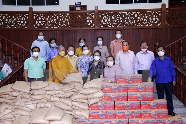 Vietnamese monks, nuns in Laos support local COVID-19 fight 