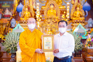 Ba Vang pagoda honored for Covid-19 prevention work