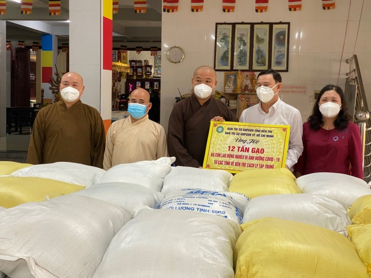 VBS chapter in Ben Tre sends rice to Covid-19 quarantine areas