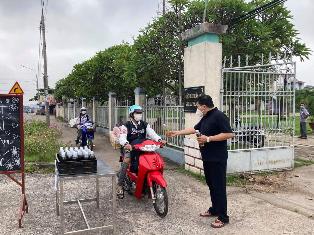 Catholic community in Dong Nai joins hand to support disadvantaged people due to Covid-19 