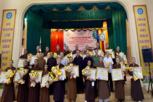  20 religious volunteers in Nam Dinh honored for services against Covid-19