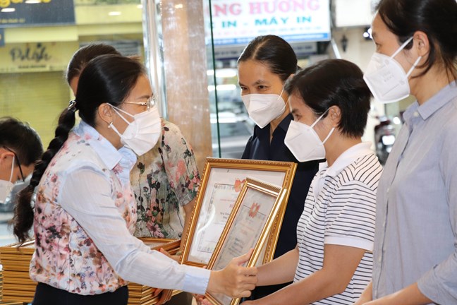 Ho Chi Minh City honors 33 religious volunteers in COVID-19 fight