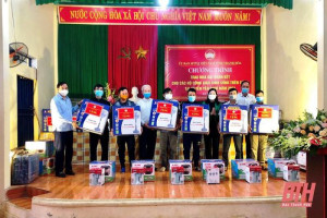 VFF in Thanh Hoa hands over charity houses to Catholics in Yen Khanh parish