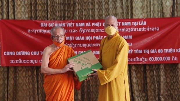 Vietnam Buddhist Sangha aids Lao monks amid COVID-19