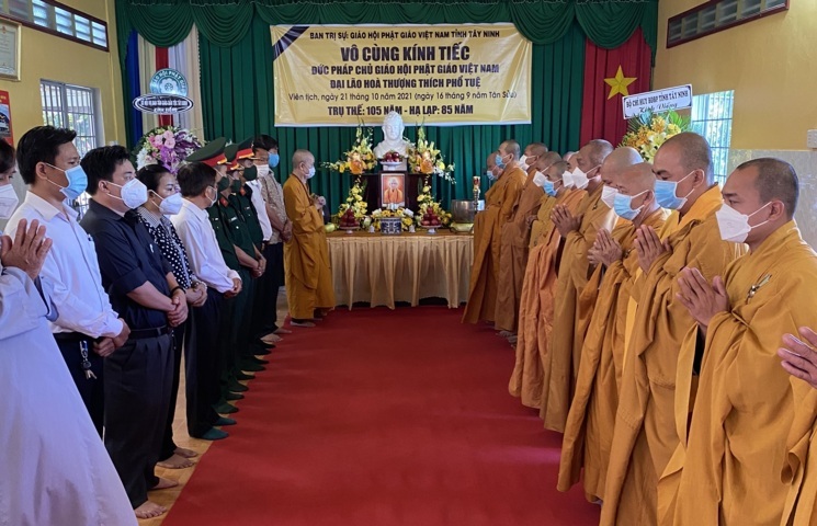 Tay Ninh authorities pay tribute to Most Venerable Thích Phổ Tuệ