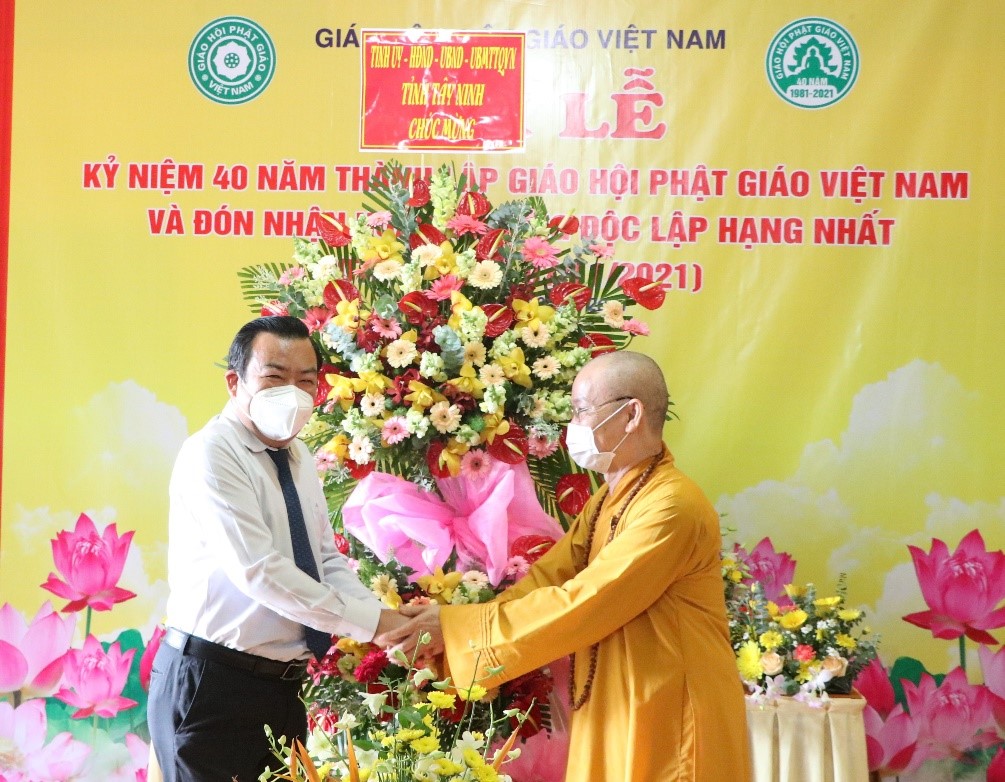 Authorities in Tay Ninh extends congratulation on VBS 40th founding anniversary