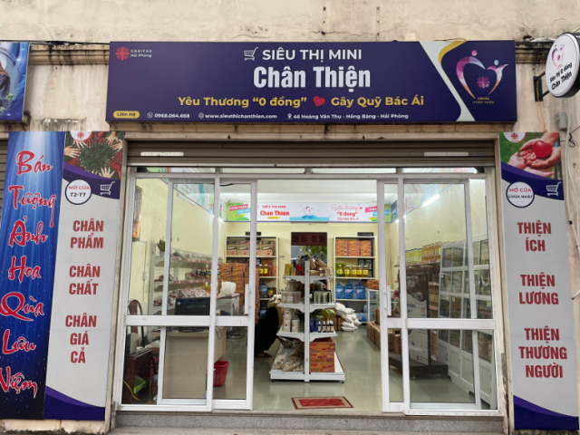 Zero-VND mini supermarket launched by Hai Phong Caritas