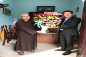 Da Nang municipal religious committee extends congratulations to Buddhist School on occasion of Teachers’ Day 