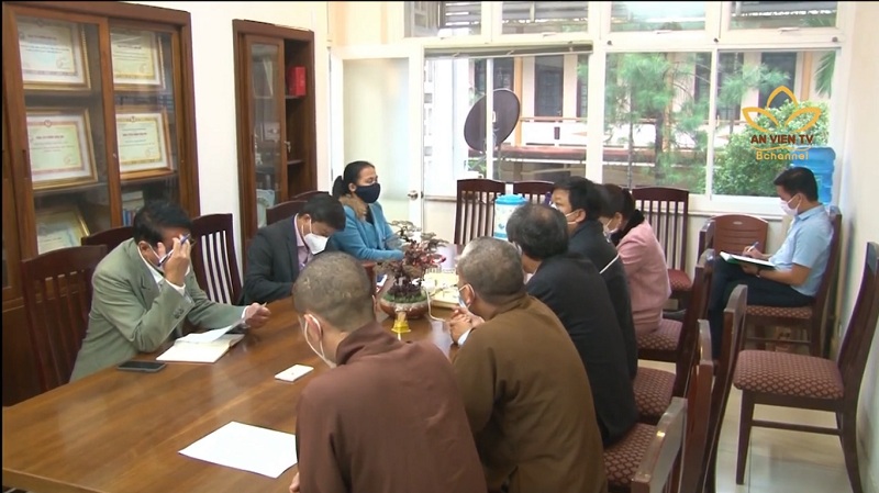 Thua Thua Hue authorities inspect Covid-19 treatment place for monks & nuns