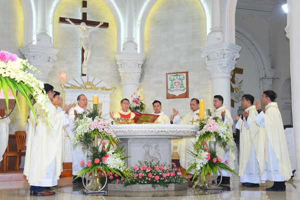 New priests of My Tho Diocese ordained