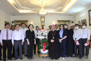 Minister of Home Affairs extends Christmas greetings to Nha Trang diocese 