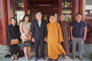 Government religious committee official extends visits to religious dignitaries in Kon Tum 