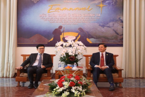 Government Religious Committee leader extends Christmas greetings to Vietnam Evangelical Church (North)