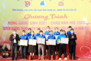 Nghe An authorities honor 17 outstanding religious youth 